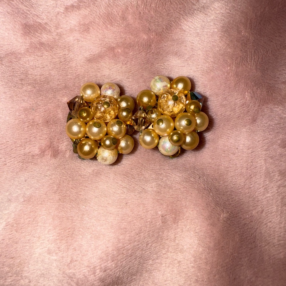 Chic Gold Pearl Cluster Earrings Clip On